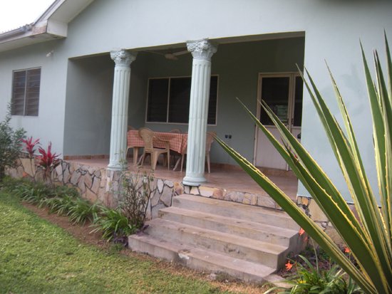 terras huis Golokuati